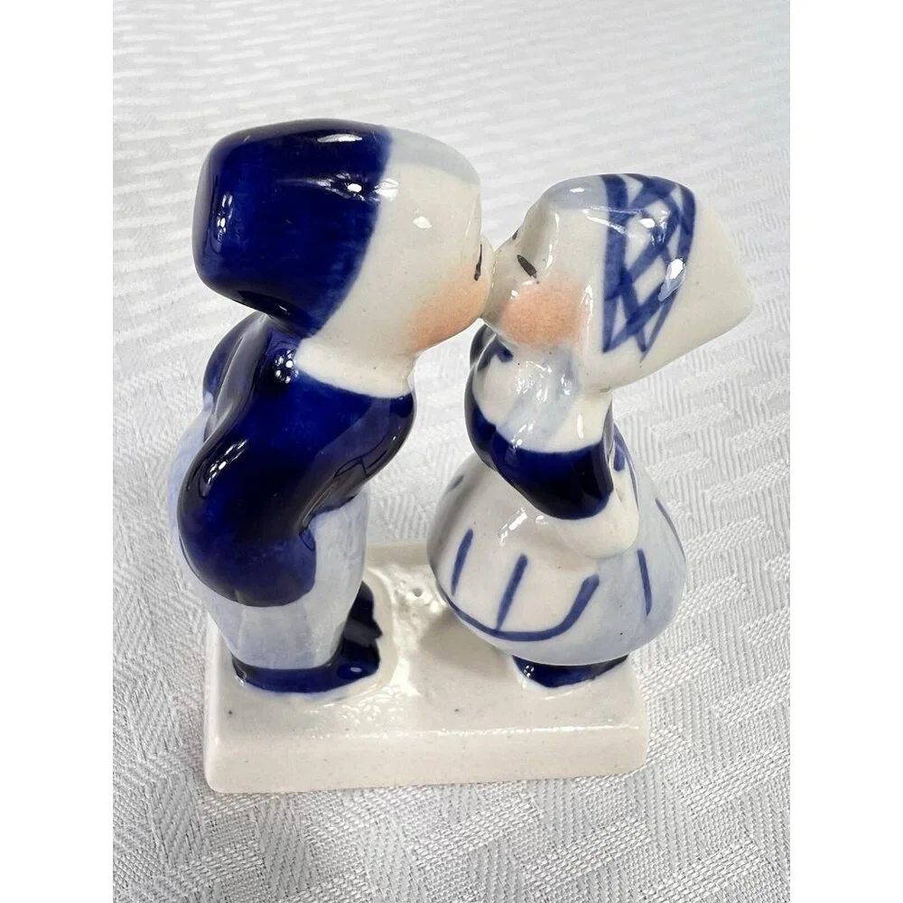 Blue And White Figurine Of 2 Children Kissing.‎ Marked Holland